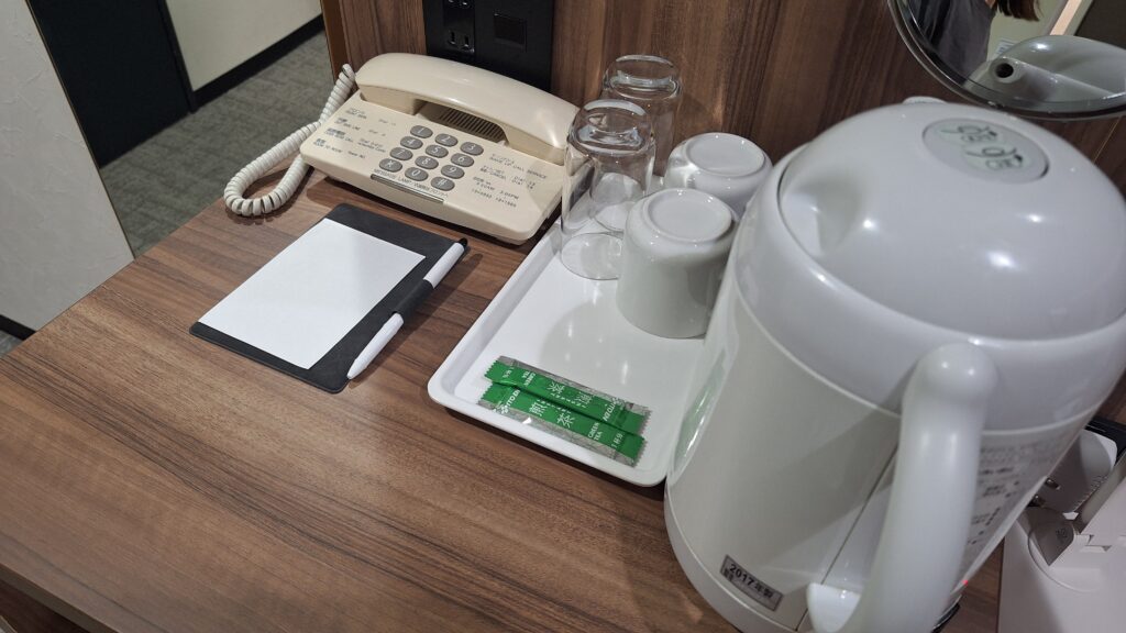 電話　コップ　ケトル